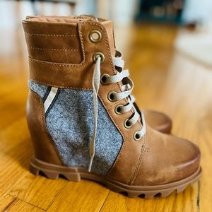 BRAND NEW, NEVER WORN. Sorel Joan Of Arctic Wedge III Lexie Boot - Womens 7.5